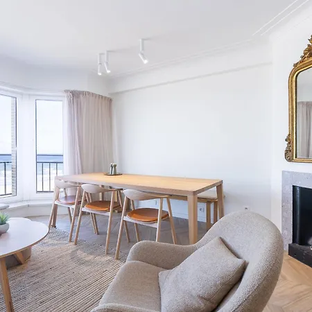 Bright With Direct Sea View *